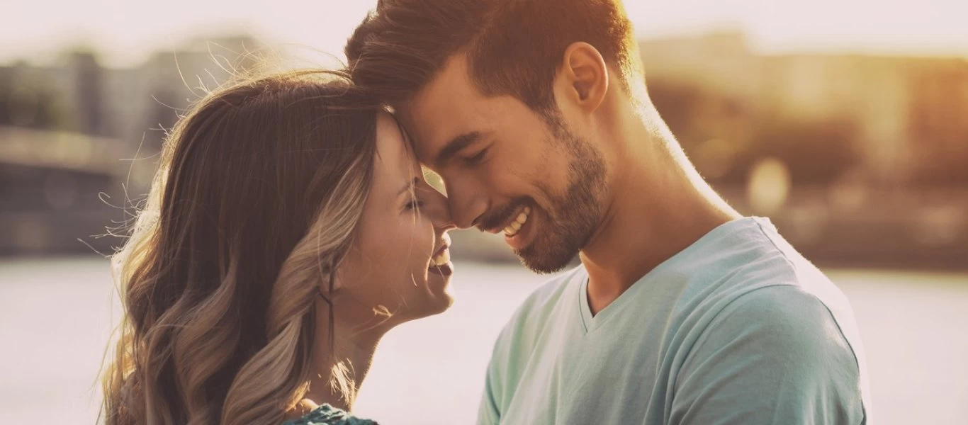 Lockdown: Τι ισχύει για τα ζευγάρια που συγκατοικούν - Τι μπορούν να κάνουν όσα δεν ζουν μαζί